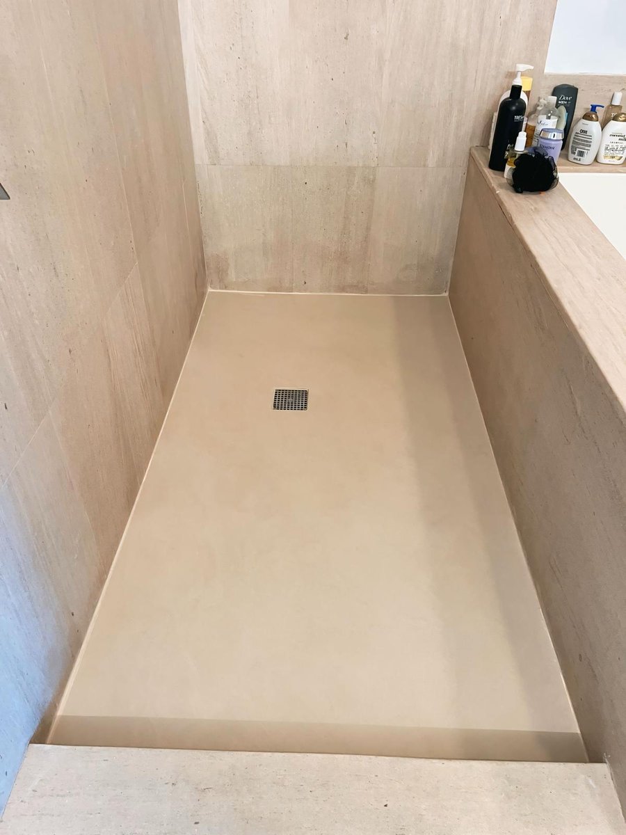 After - Seamless beige SpanPan shower floor